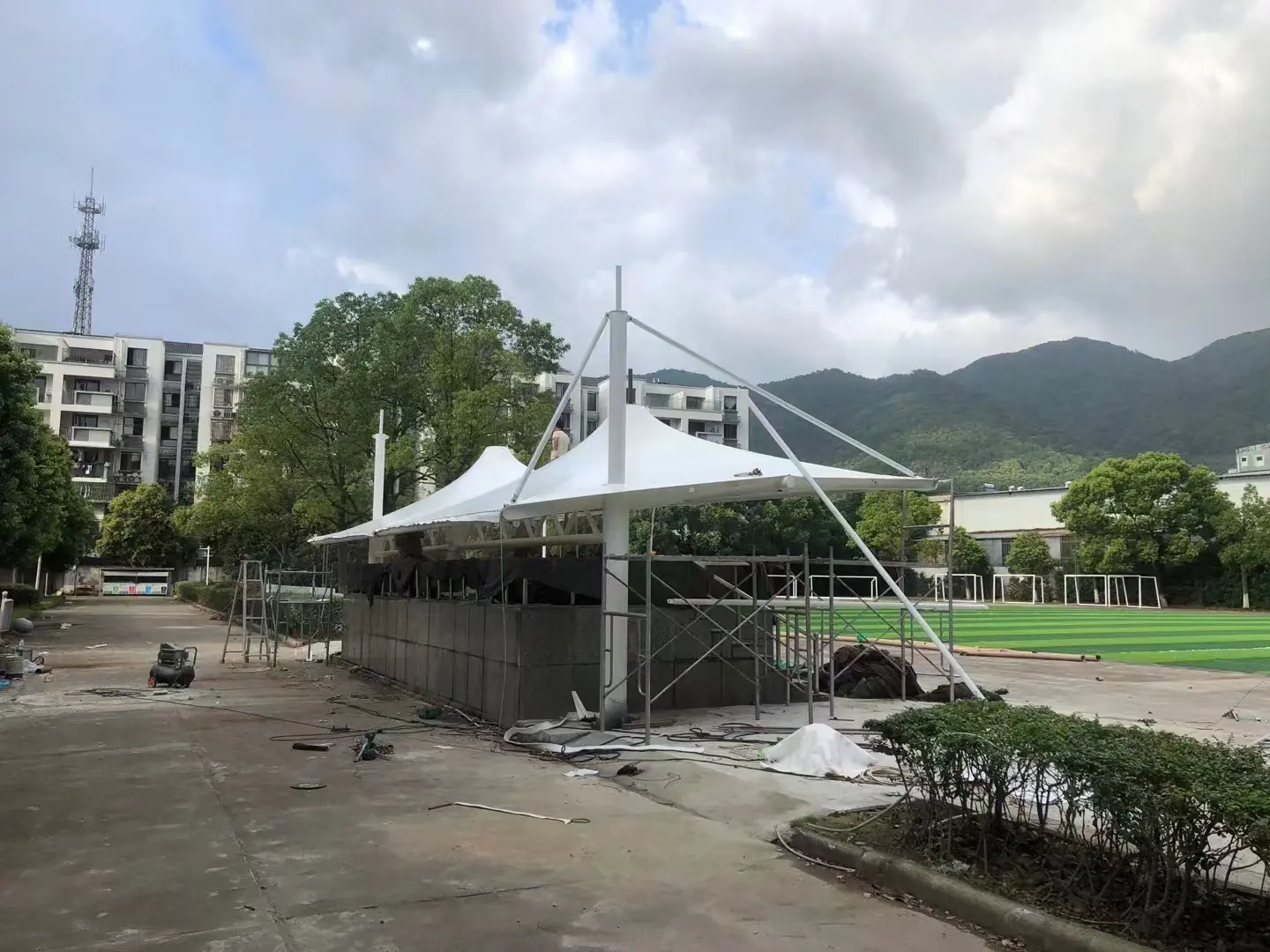 2026年贵州独山停车棚球场棚改造纪实：老旧雨棚换新，运维压力怎么降
